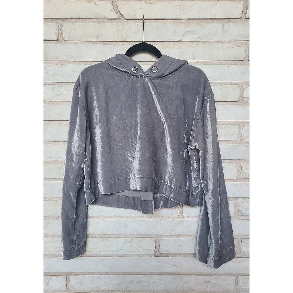 Cloth & Stone Cropped Velvet Pullover